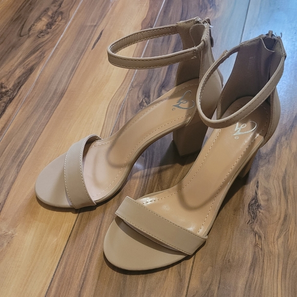 Windsor tan block heels - Picture 2 of 7